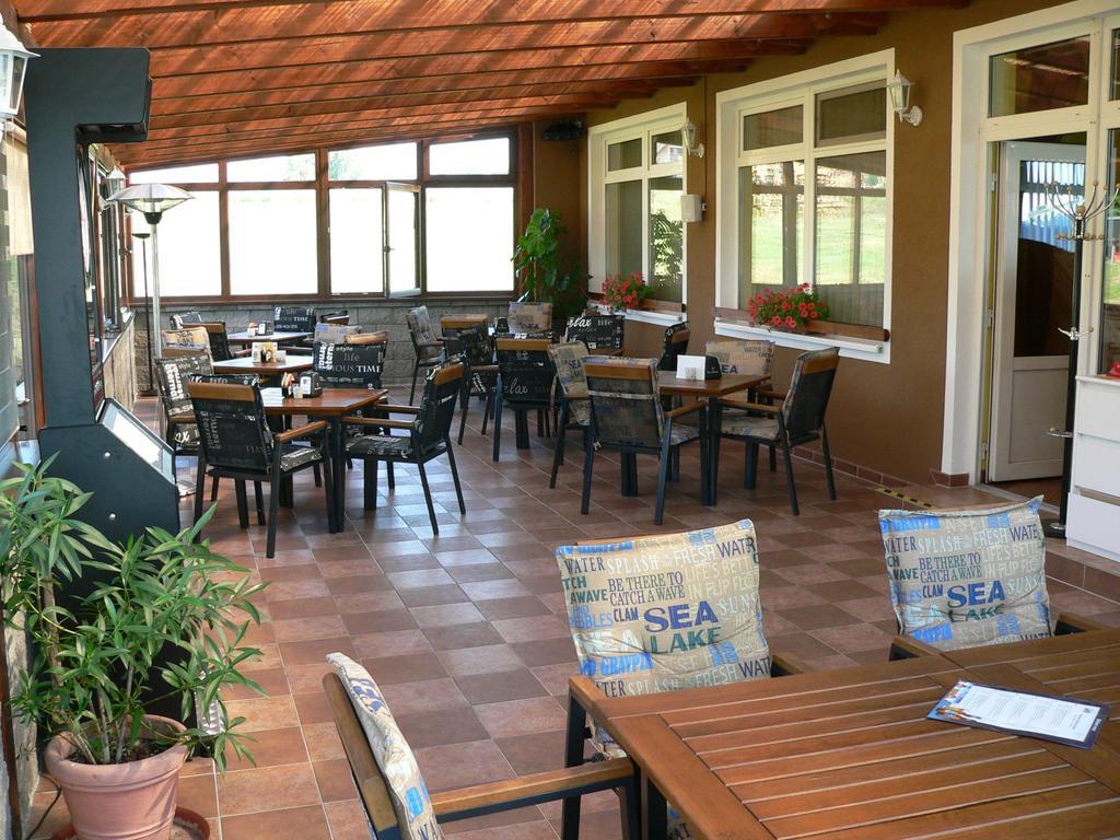 Hotel-Restaurant U Švábků Tachov (Plzen) Exterior foto